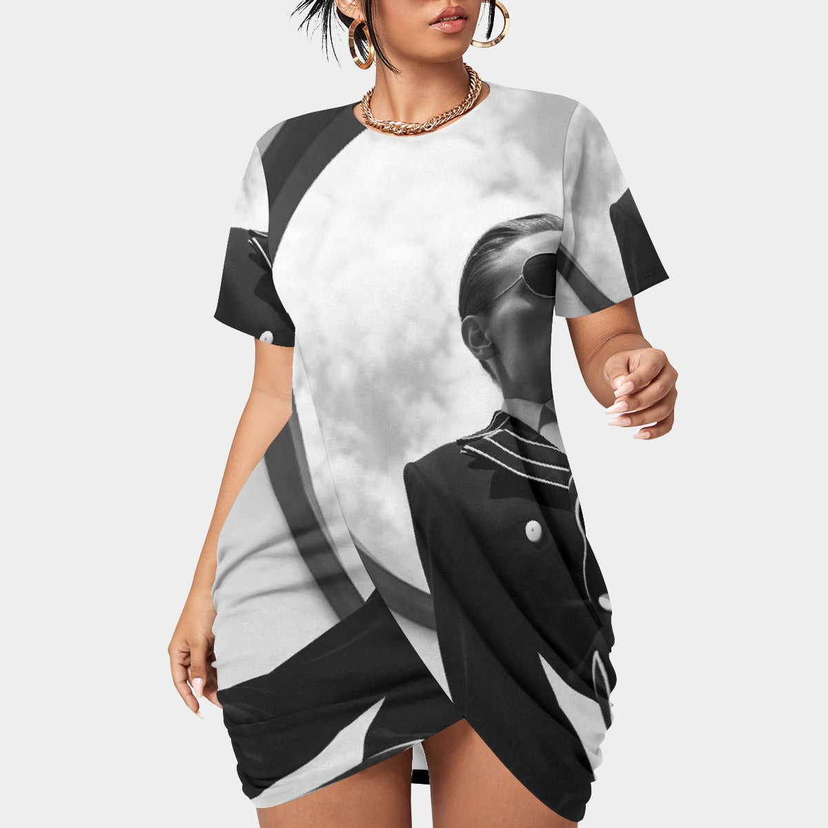 All-Over Print Women’s Stacked Hem Dress With Short Sleeve（Plus Size）