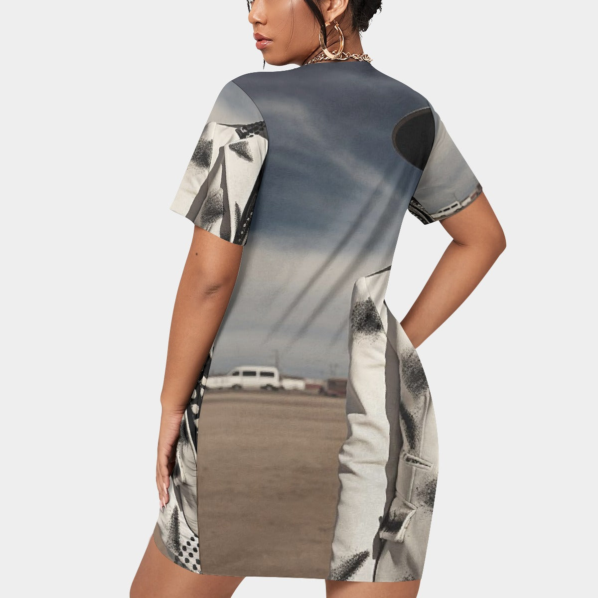 All-Over Print Women’s Stacked Hem Dress With Short Sleeve（Plus Size）