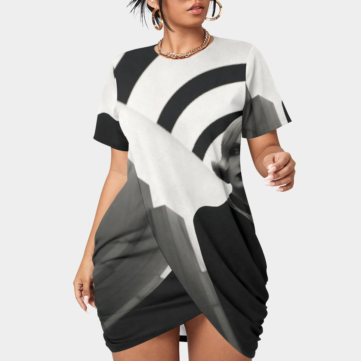 All-Over Print Women’s Stacked Hem Dress With Short Sleeve（Plus Size）