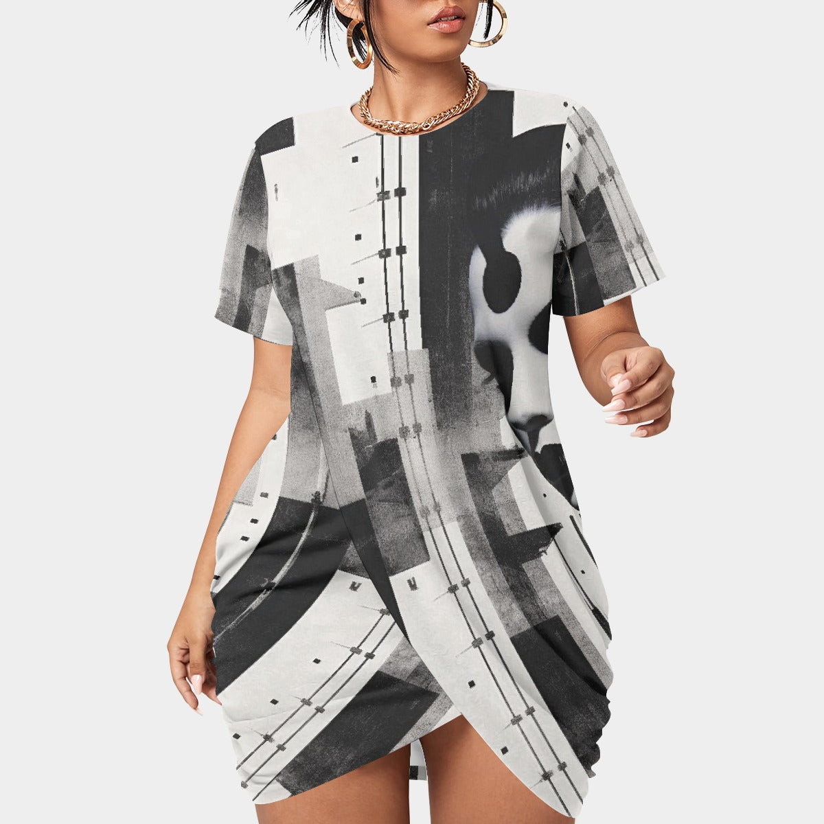 All-Over Print Women’s Stacked Hem Dress With Short Sleeve（Plus Size）