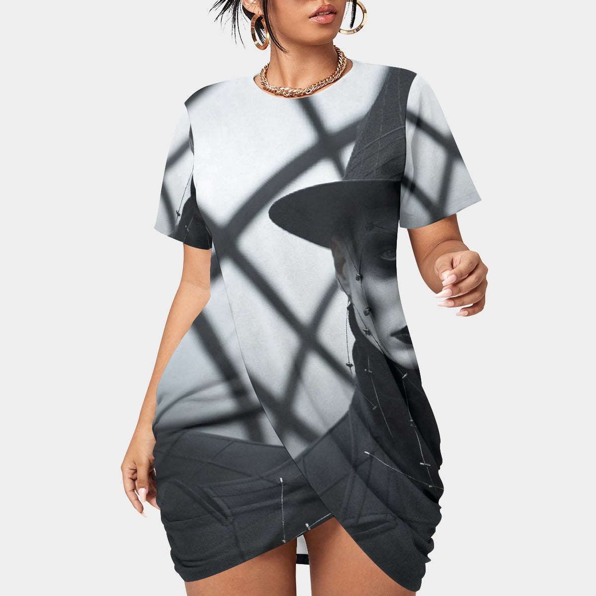 All-Over Print Women’s Stacked Hem Dress With Short Sleeve（Plus Size）